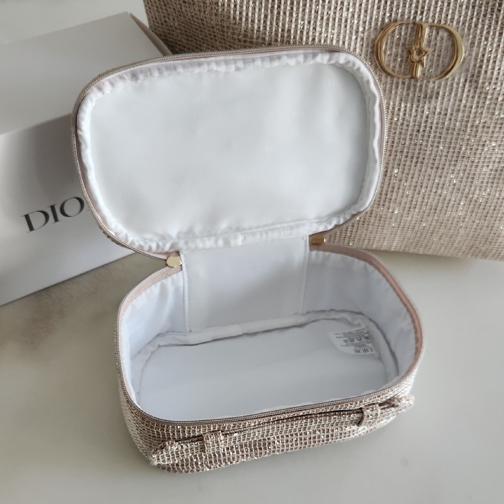 Shimmering Gold Tote and Pouch Set..Perfect For Travel, Gym, Car, Work! - Picture 4 of 7